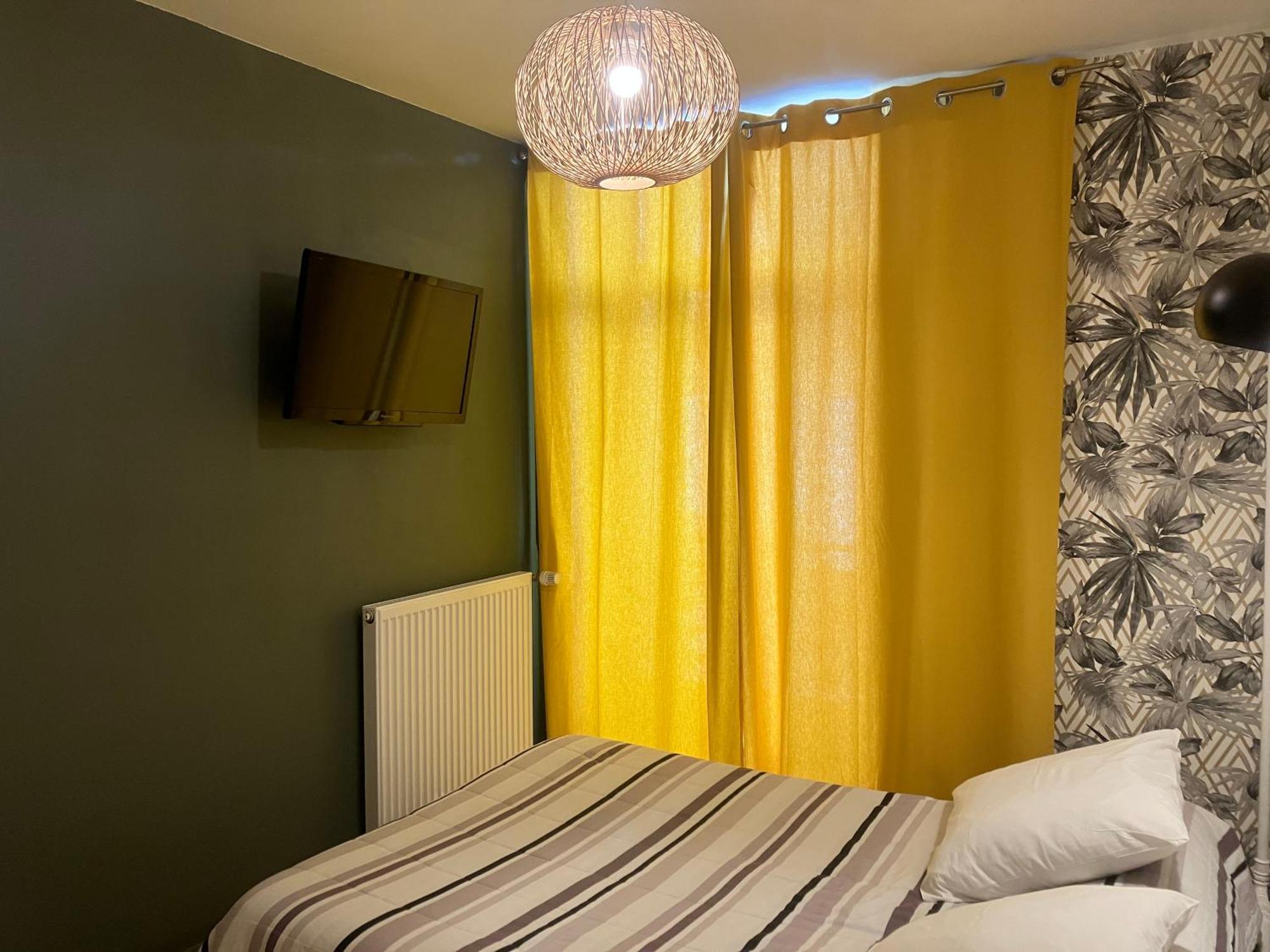 Hotel Du Nord Chambres Familiales Fontaines  Экстерьер фото